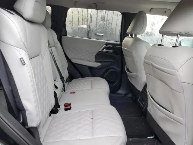 2024 MITSUBISHI OUTLANDER SE  