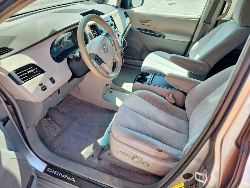 2011 TOYOTA SIENNA LE  