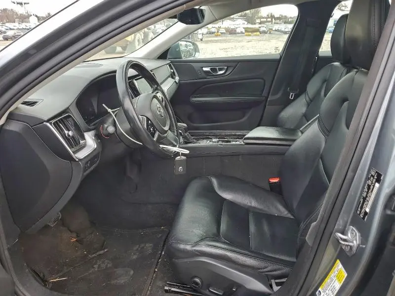 2020 VOLVO S60 T6 MOMENTUM  