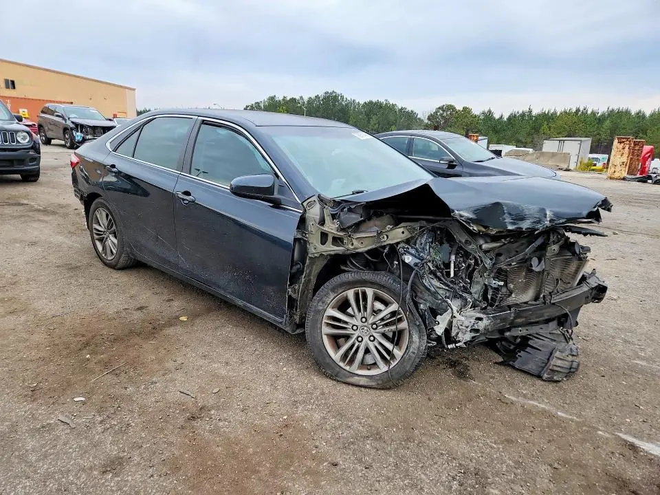 2017 TOYOTA CAMRY SE  