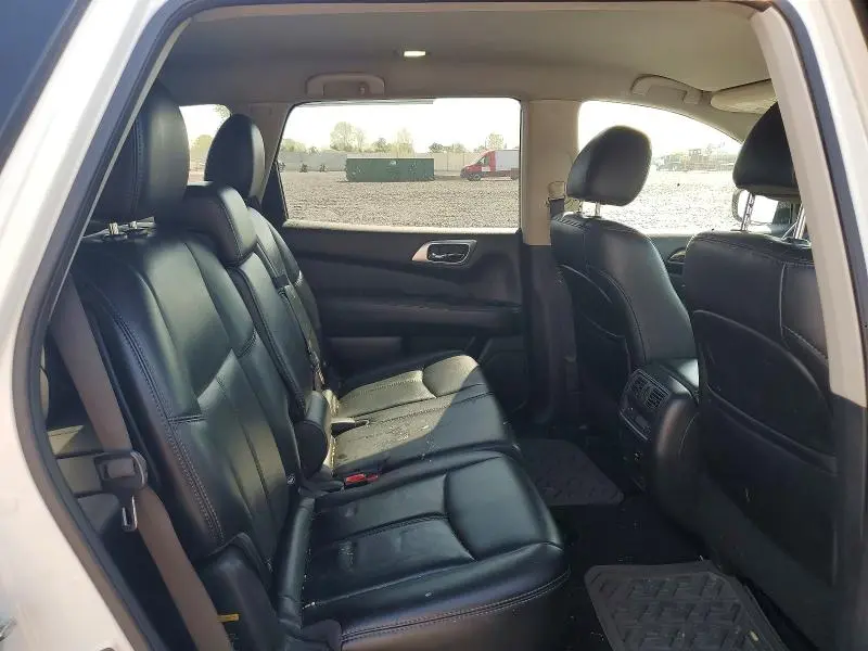 2016 NISSAN PATHFINDER SL  