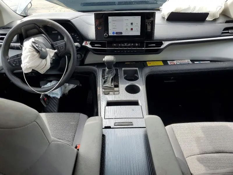 2026 TOYOTA SIENNA LE  