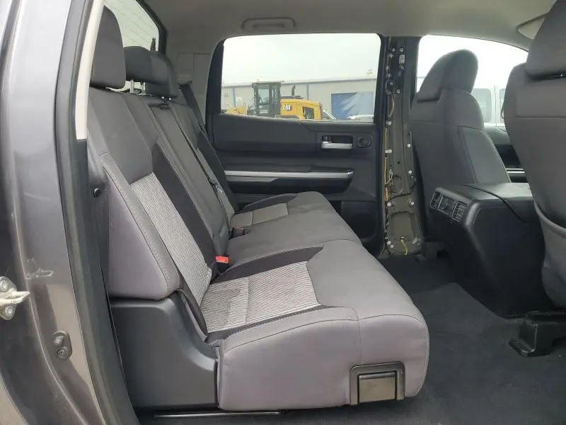 2016 TOYOTA TUNDRA CREWMAX SR5  