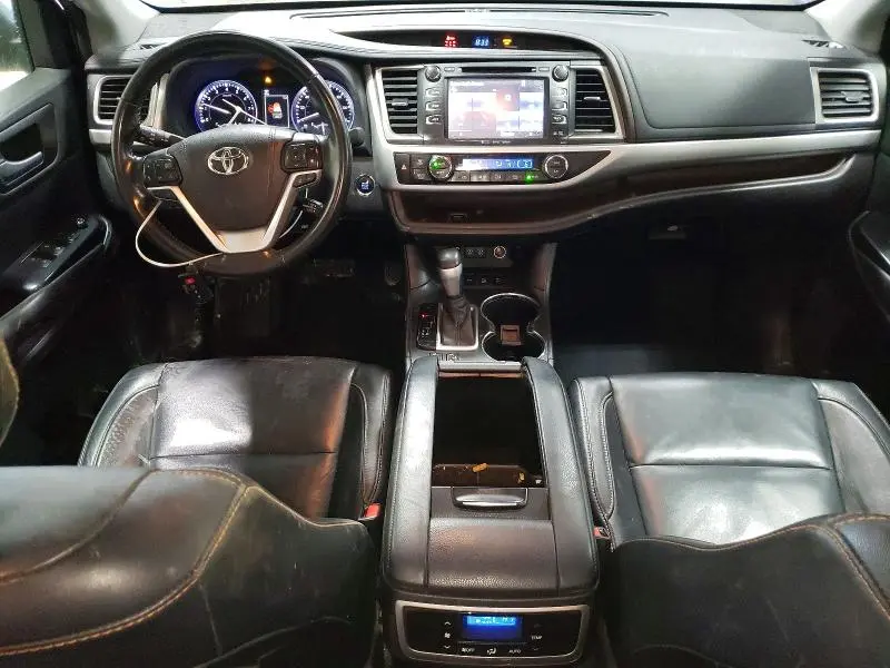 2017 TOYOTA HIGHLANDER SE  