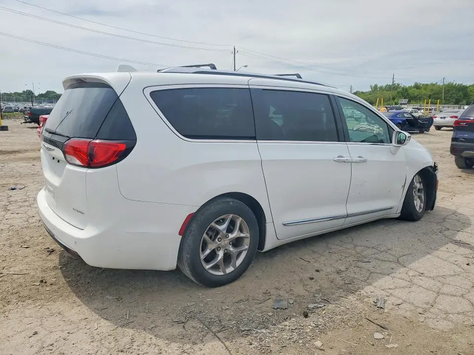 2017 CHRYSLER PACIFICA LIMITED  