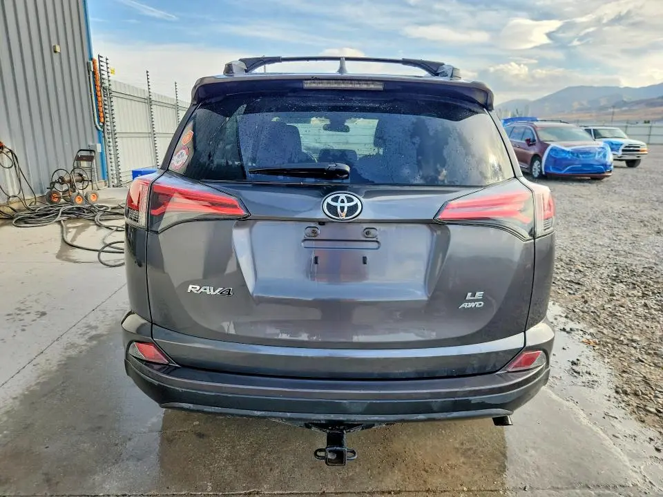 2018 TOYOTA RAV4 LE  