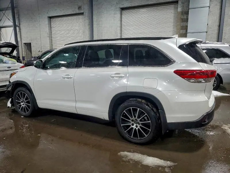 2017 TOYOTA HIGHLANDER SE  