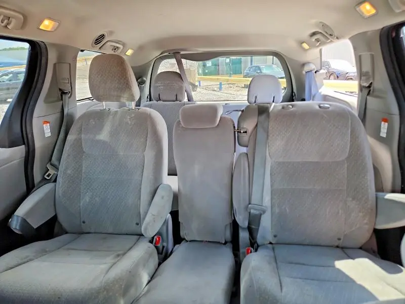 2020 TOYOTA SIENNA LE  