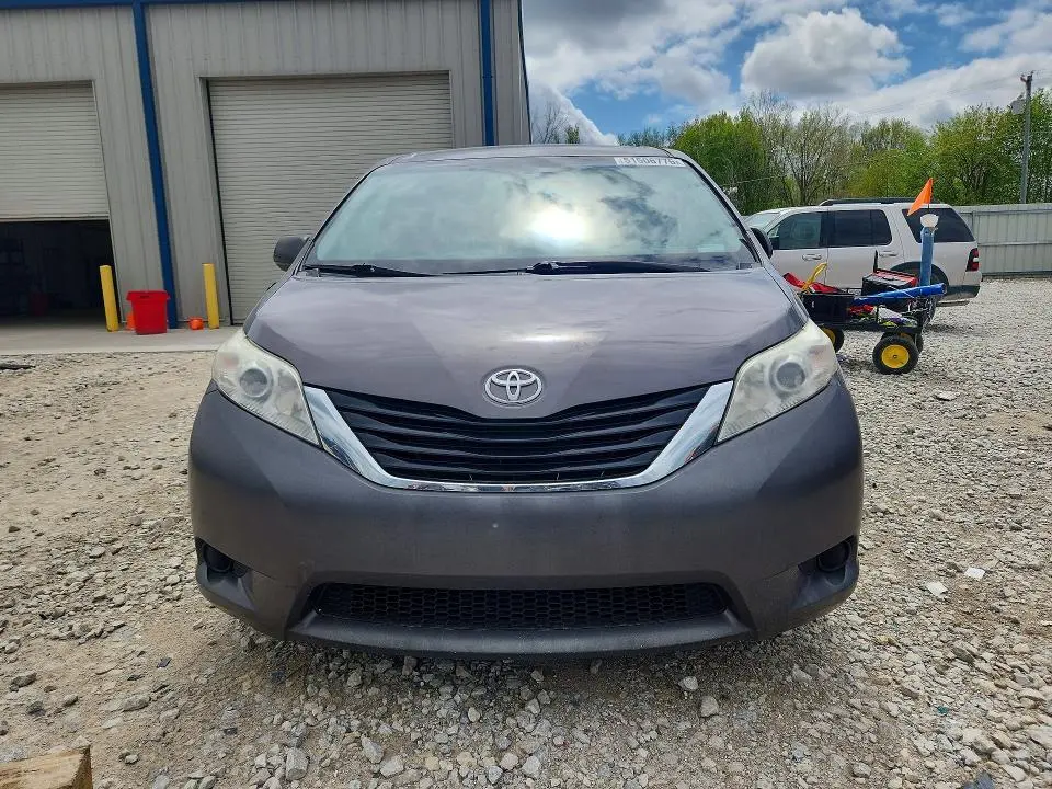 2012 TOYOTA SIENNA LE  