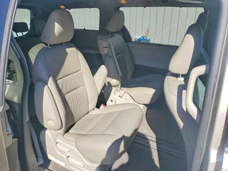 2017 TOYOTA SIENNA XLE 8-PASSENGER  