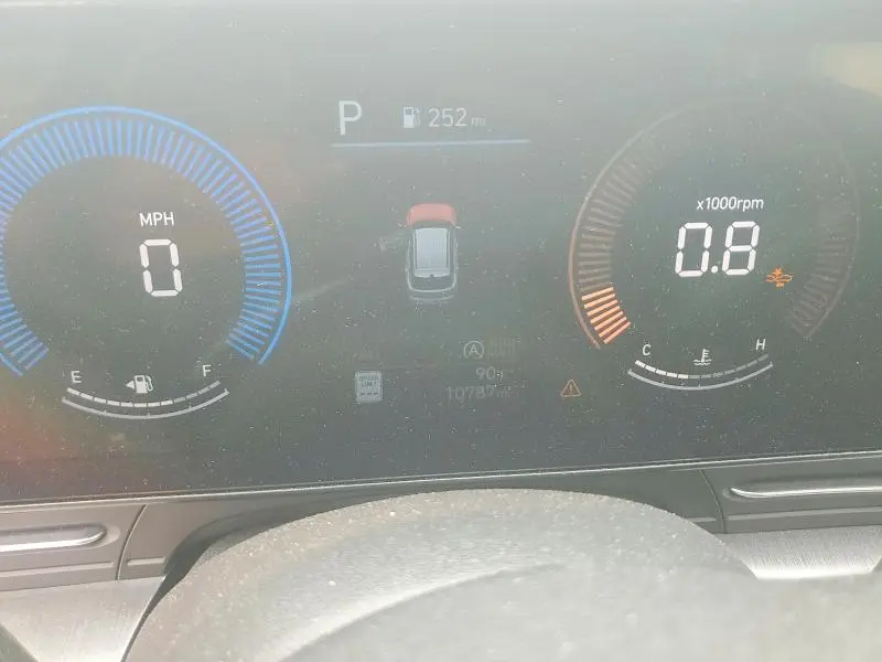 2024 HYUNDAI KONA SE  