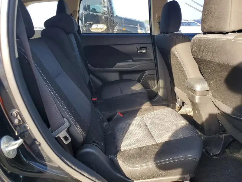 2016 MITSUBISHI OUTLANDER ES  