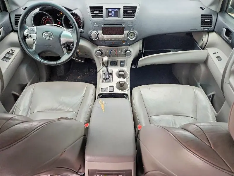 2012 TOYOTA HIGHLANDER SE  