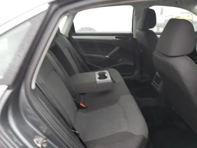2017 VOLKSWAGEN PASSAT S  