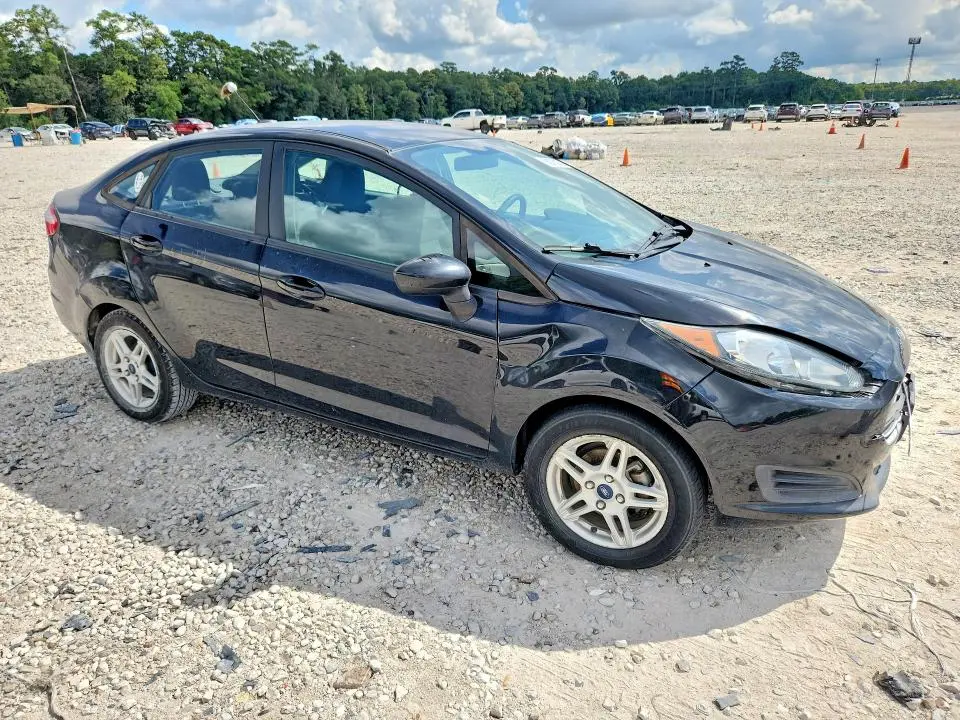 2017 FORD FIESTA SE  