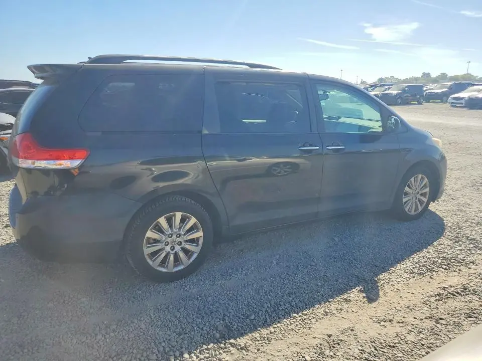 2011 TOYOTA SIENNA XLE 7-PASSENGER  