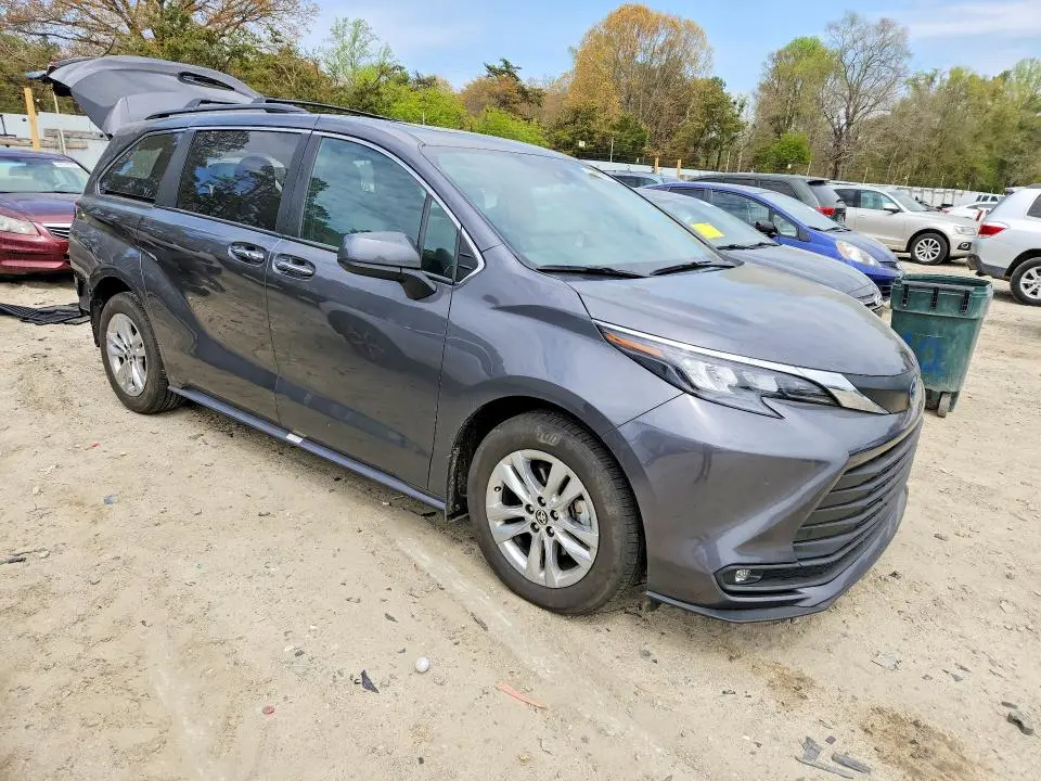 2025 TOYOTA SIENNA XLE 7-PASSENGER  
