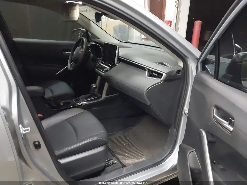 2024 TOYOTA COROLLA CROSS XLE