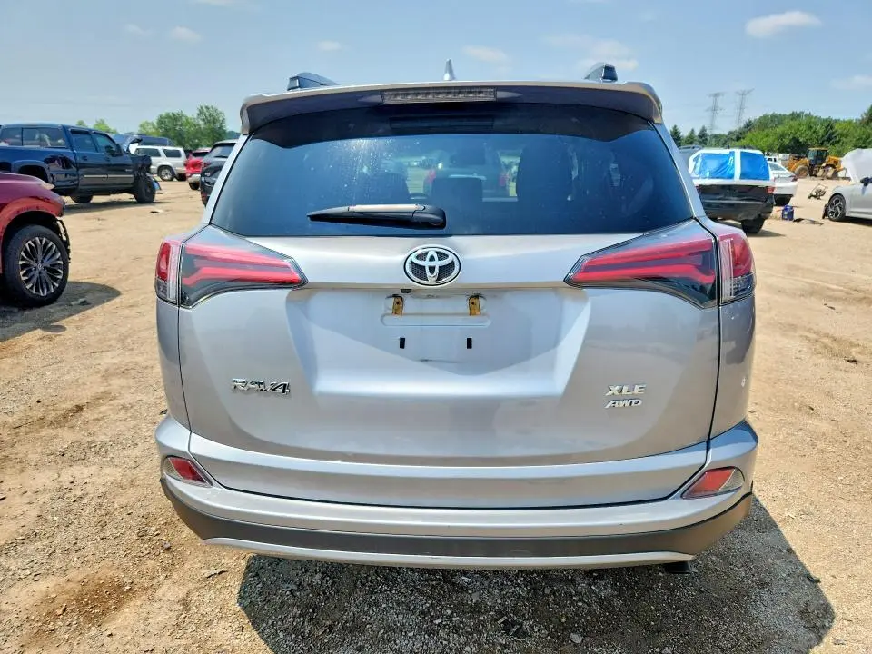 2018 TOYOTA RAV4 XLE  