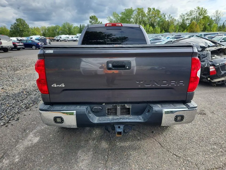 2018 TOYOTA TUNDRA SR5  