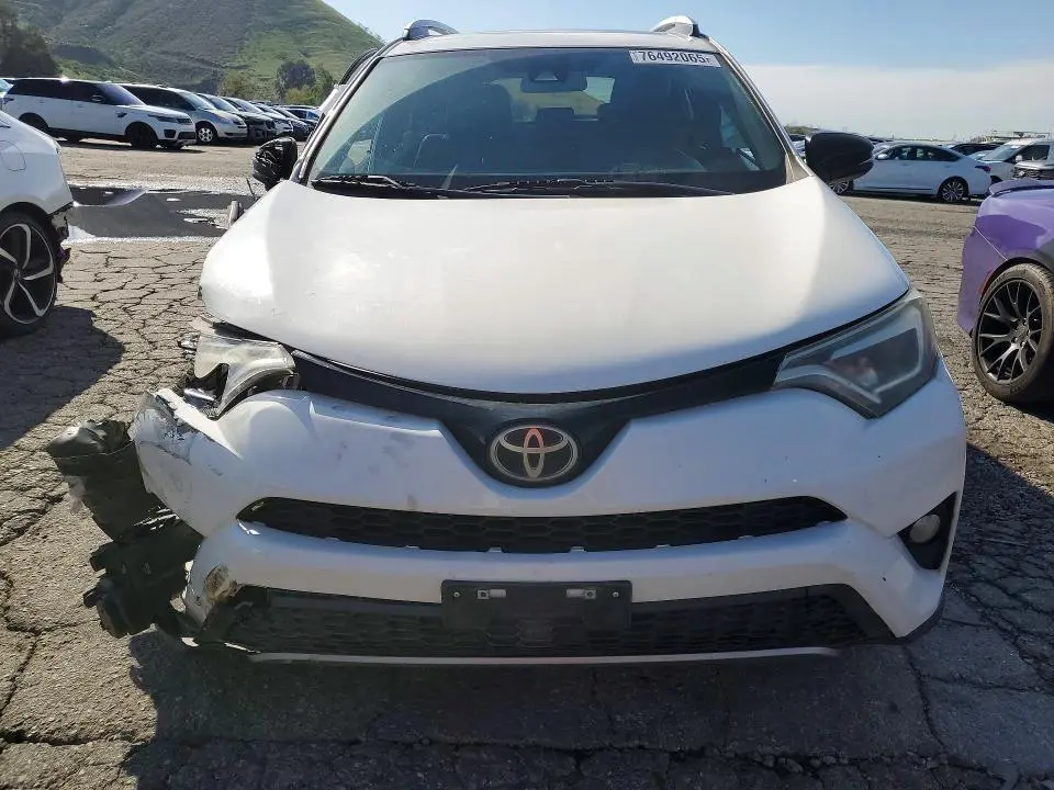 2017 TOYOTA RAV4 SE  