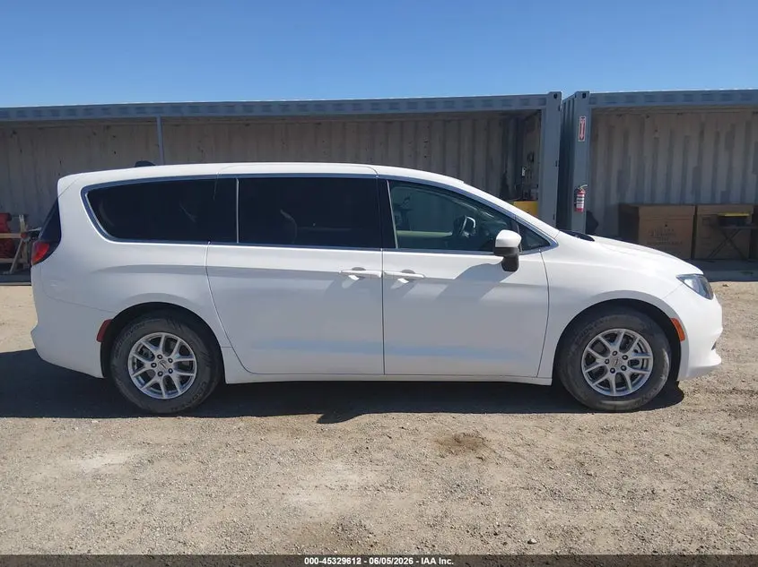 2021 CHRYSLER VOYAGER LX