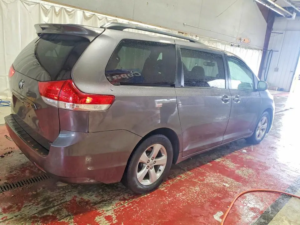 2014 TOYOTA SIENNA LE 8-PASSENGER  