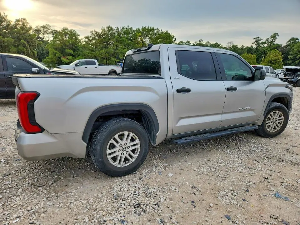 2022 TOYOTA TUNDRA SR5  