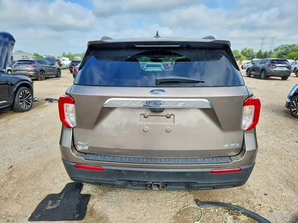 2021 FORD EXPLORER XLT  