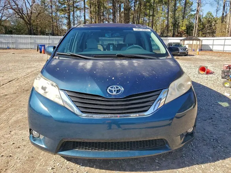 2012 TOYOTA SIENNA LE  