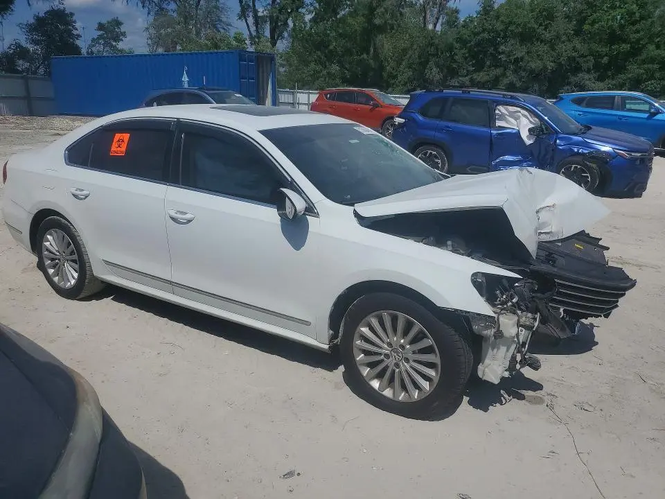2016 VOLKSWAGEN PASSAT SE  