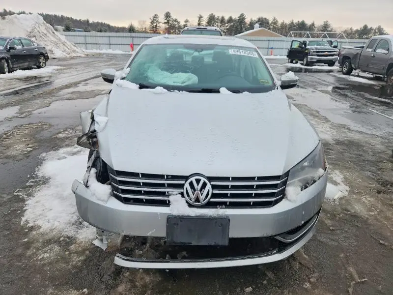 2015 VOLKSWAGEN PASSAT SE  