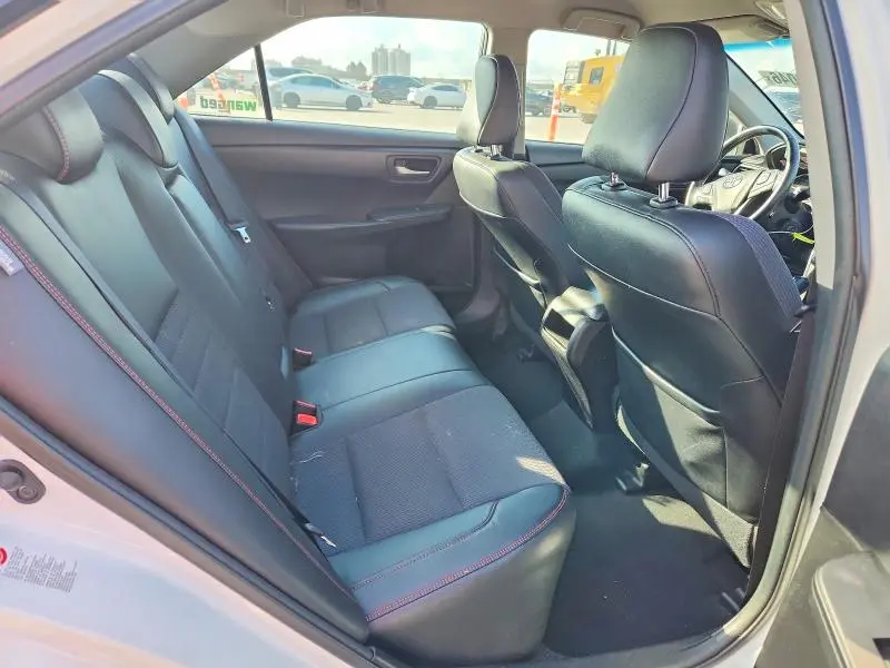 2016 TOYOTA CAMRY SE  