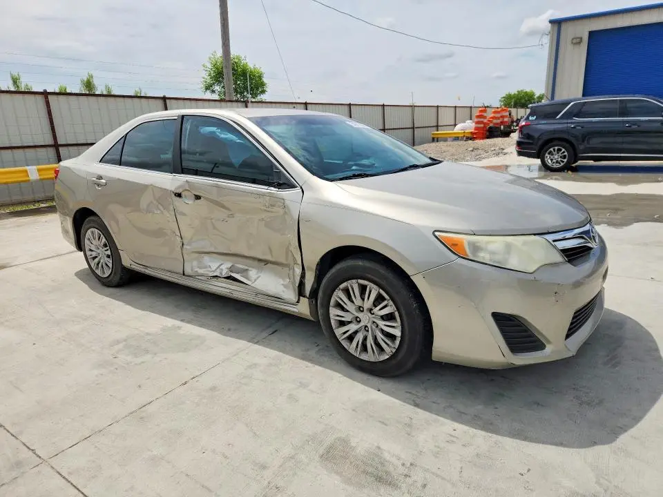 2013 TOYOTA CAMRY LE  