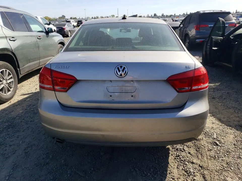 2013 VOLKSWAGEN PASSAT SE  