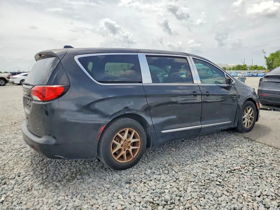 2017 CHRYSLER PACIFICA LX  