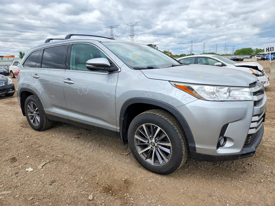 2019 TOYOTA HIGHLANDER XLE  
