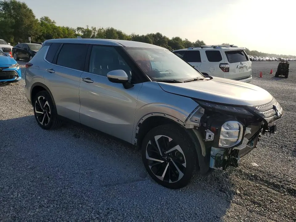 2024 MITSUBISHI OUTLANDER SE  