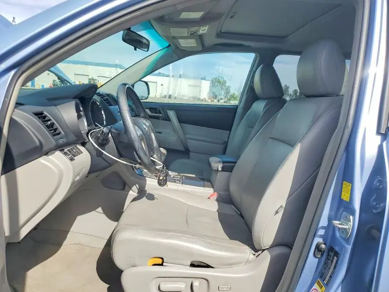 2010 TOYOTA HIGHLANDER SE  