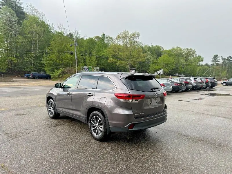 2019 TOYOTA HIGHLANDER XLE  