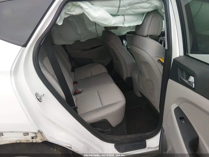 2017 HYUNDAI TUCSON SE