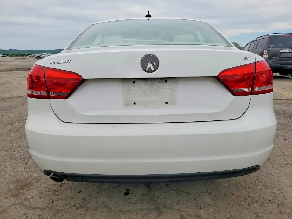 2013 VOLKSWAGEN PASSAT SE  