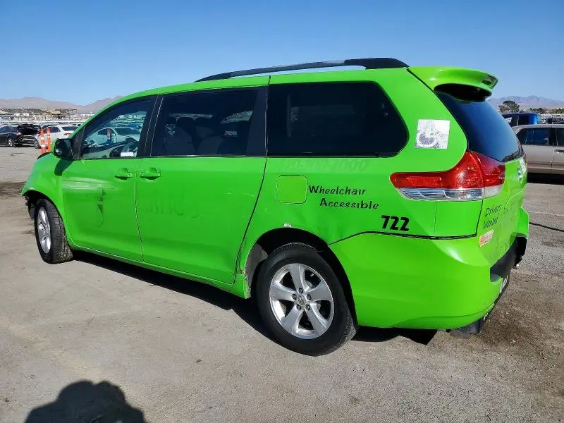 2014 TOYOTA SIENNA LE  