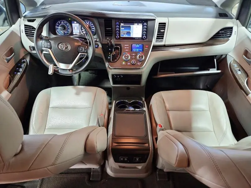 2018 TOYOTA SIENNA XLE 8-PASSENGER  