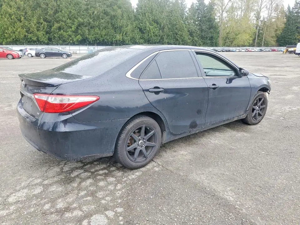2015 TOYOTA CAMRY SE  