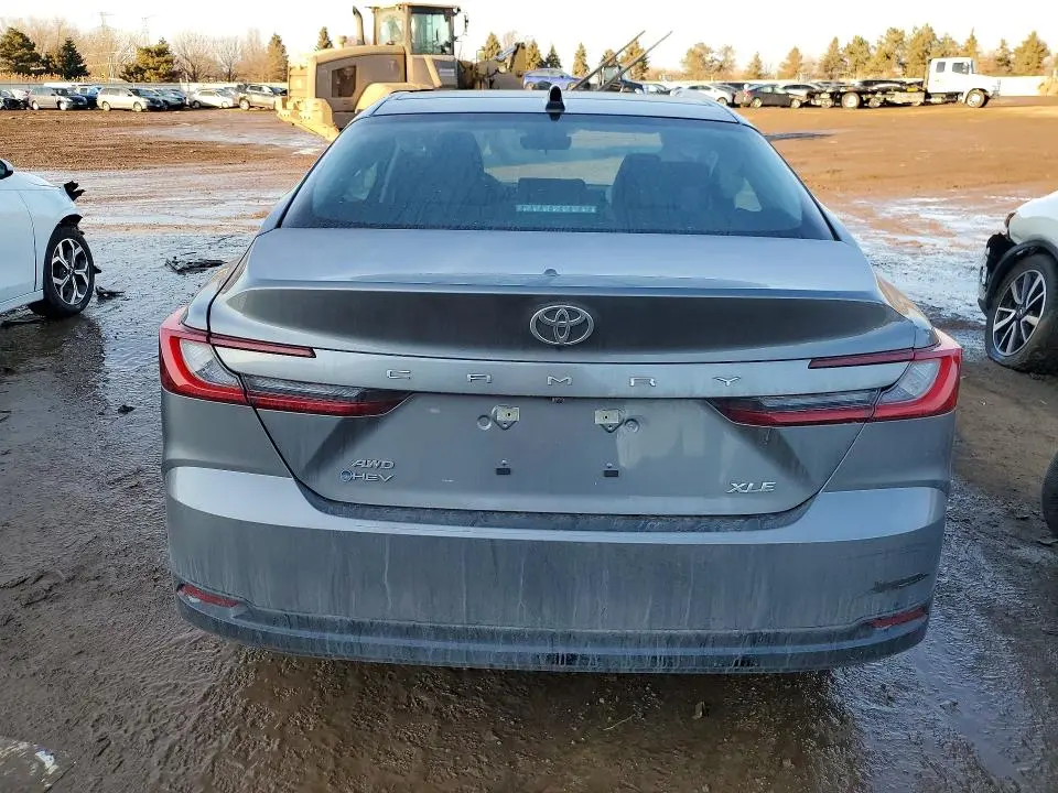 2025 TOYOTA CAMRY XLE  