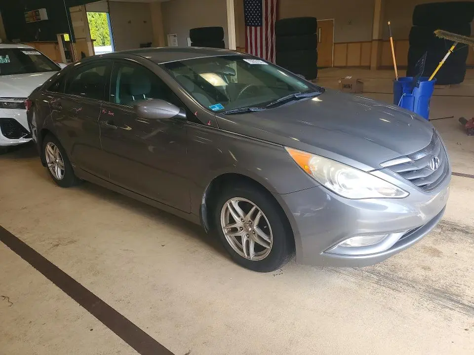 2013 HYUNDAI SONATA GLS  