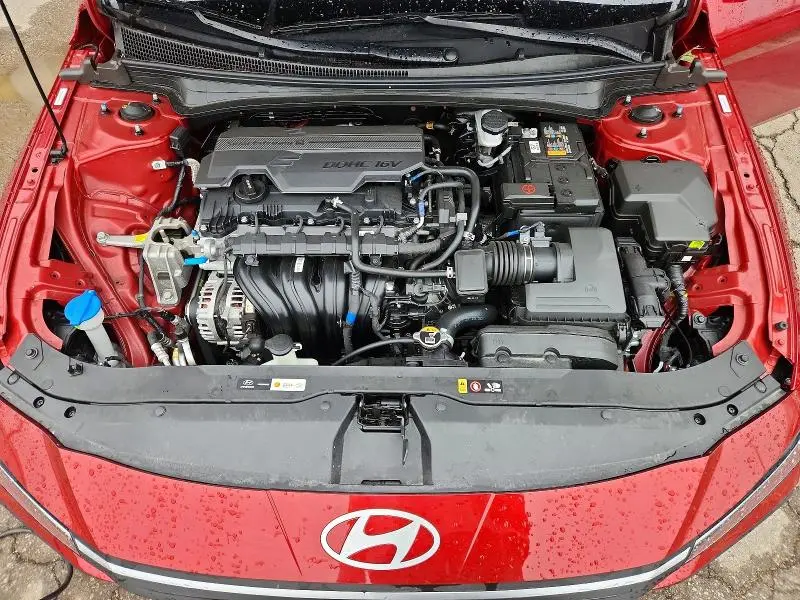 2025 HYUNDAI ELANTRA SE  