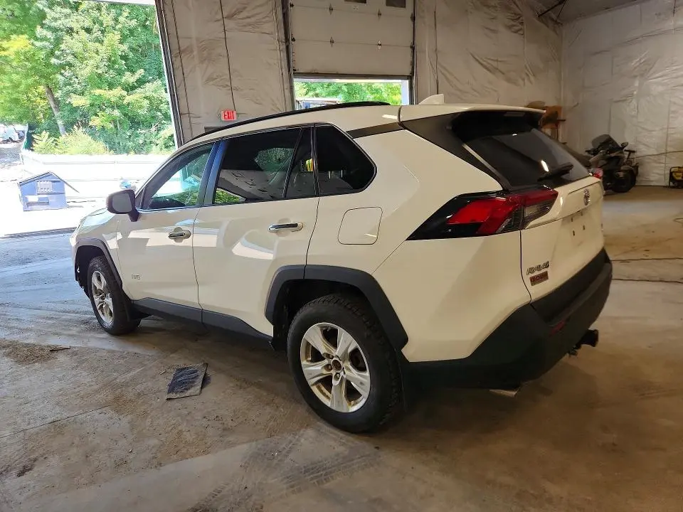 2019 TOYOTA RAV4 XLE  