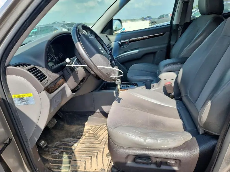 2011 HYUNDAI SANTA FE SE  